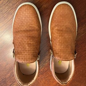 Volatile Sneakers size8